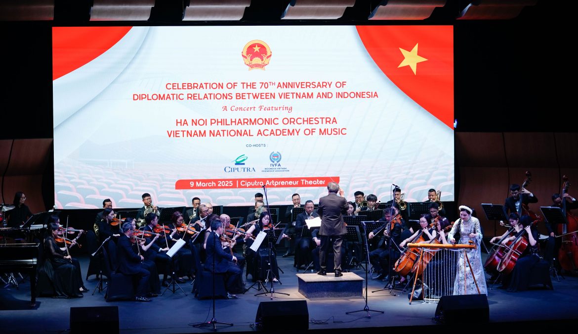 Party leader attends concert marking 70 years of Vietnam – Indonesia diplomatic ties